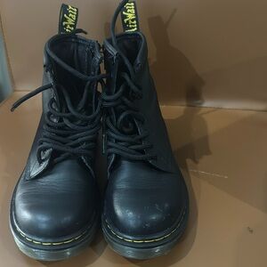 De. Martens kids size 1 unisex boots